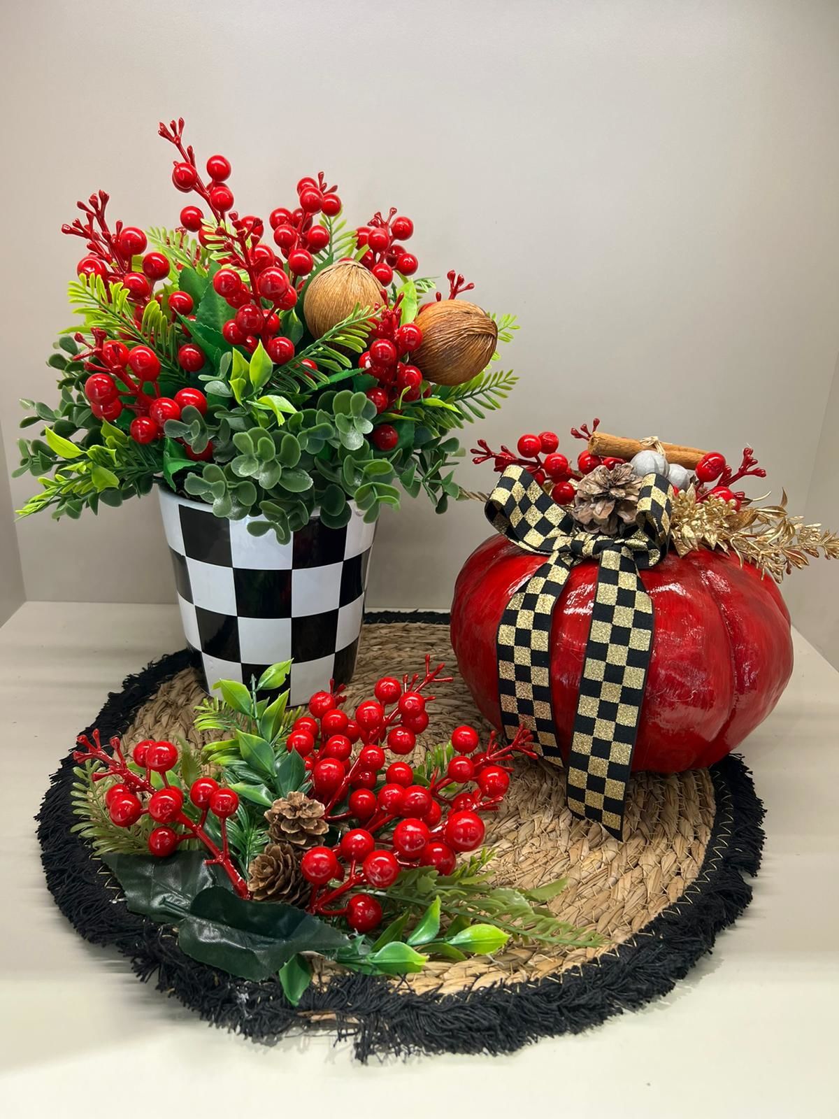 Kokinalı Vazo ve Kabak Dekor