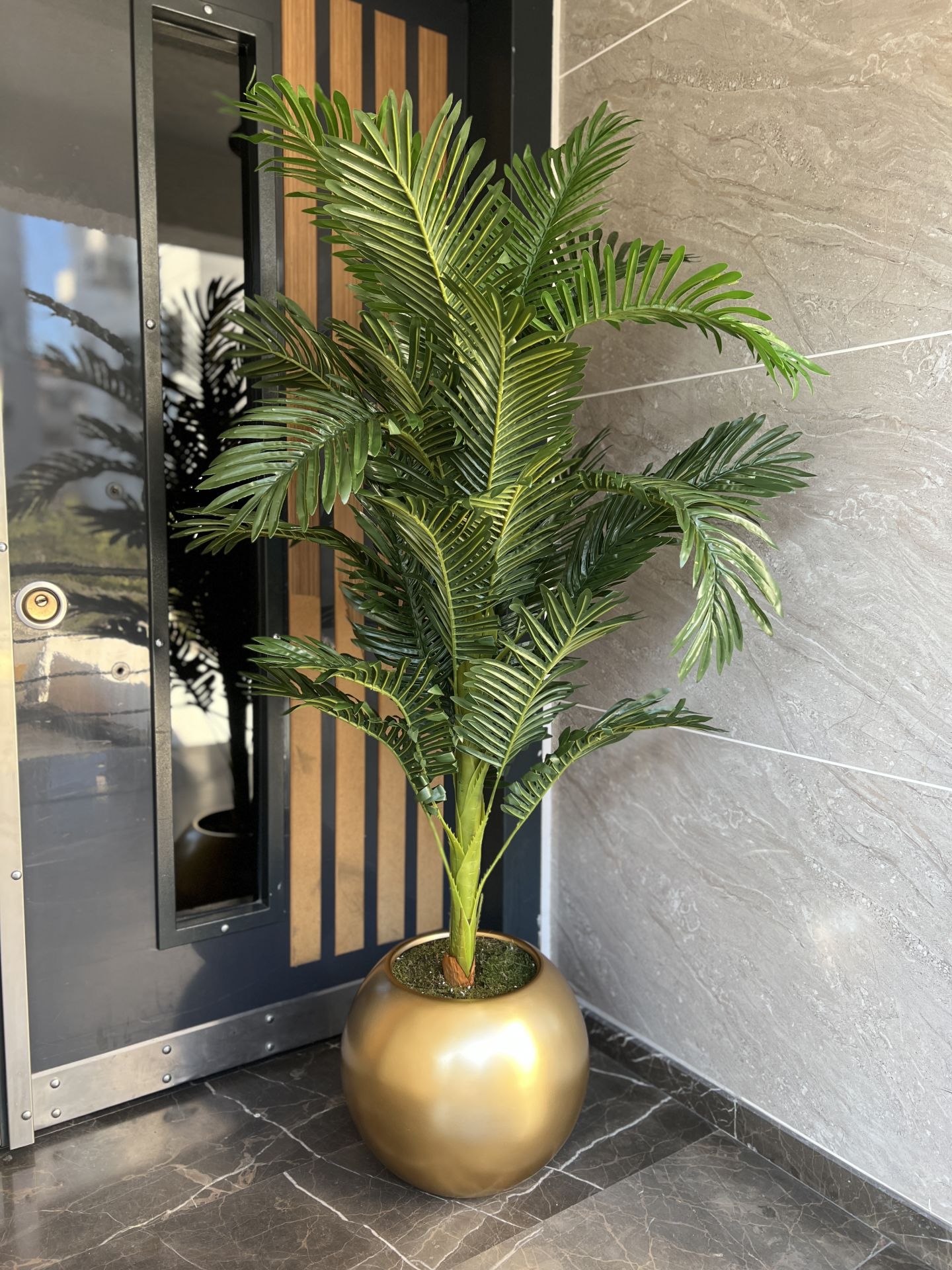 Yapay Arekalı Top Saksı Gold