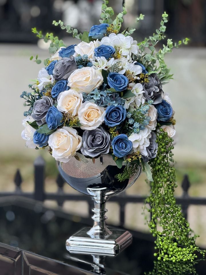 Yapay Güllü Gümüş Kare Ayak Vazo No:4