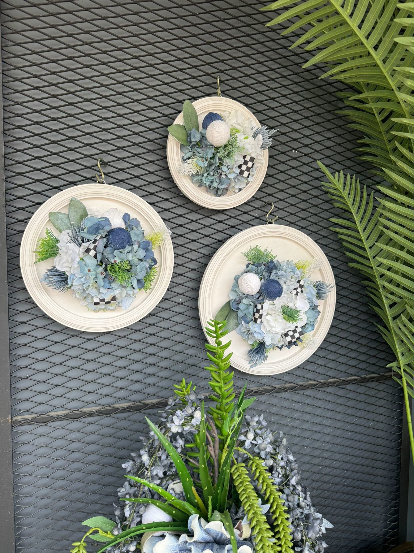 Yapay Çiçekli Ahşap Duvar Süsü No:19