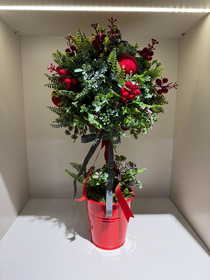 Kırmızı Metal Saksıda Çiçekli Top Ağaç