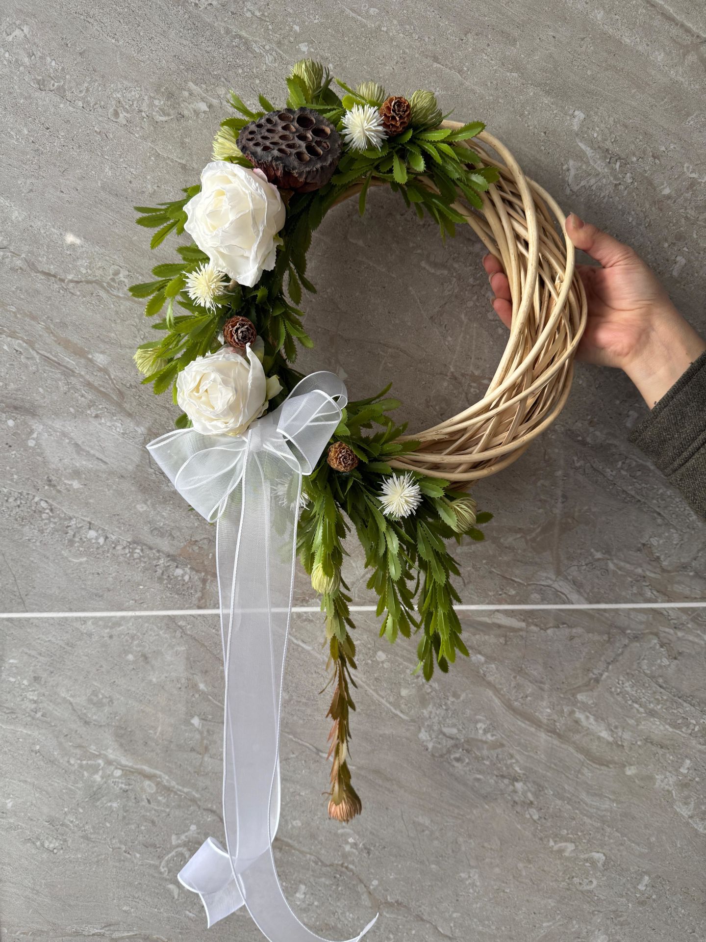 Beyaz Tasarım Kapı Süsü