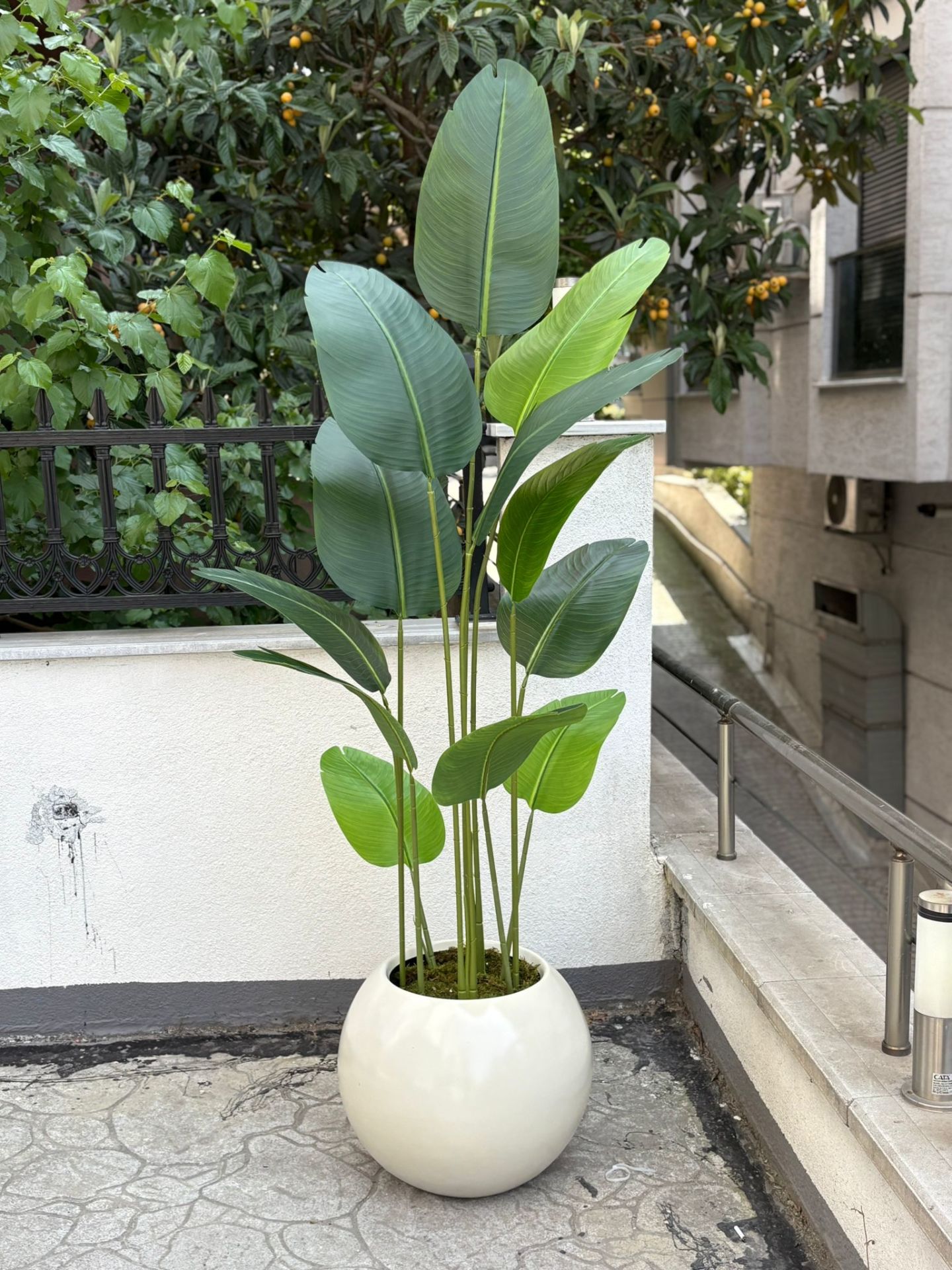 Yapay 12 Yaprak Starliçeli Beyaz Top Saksı