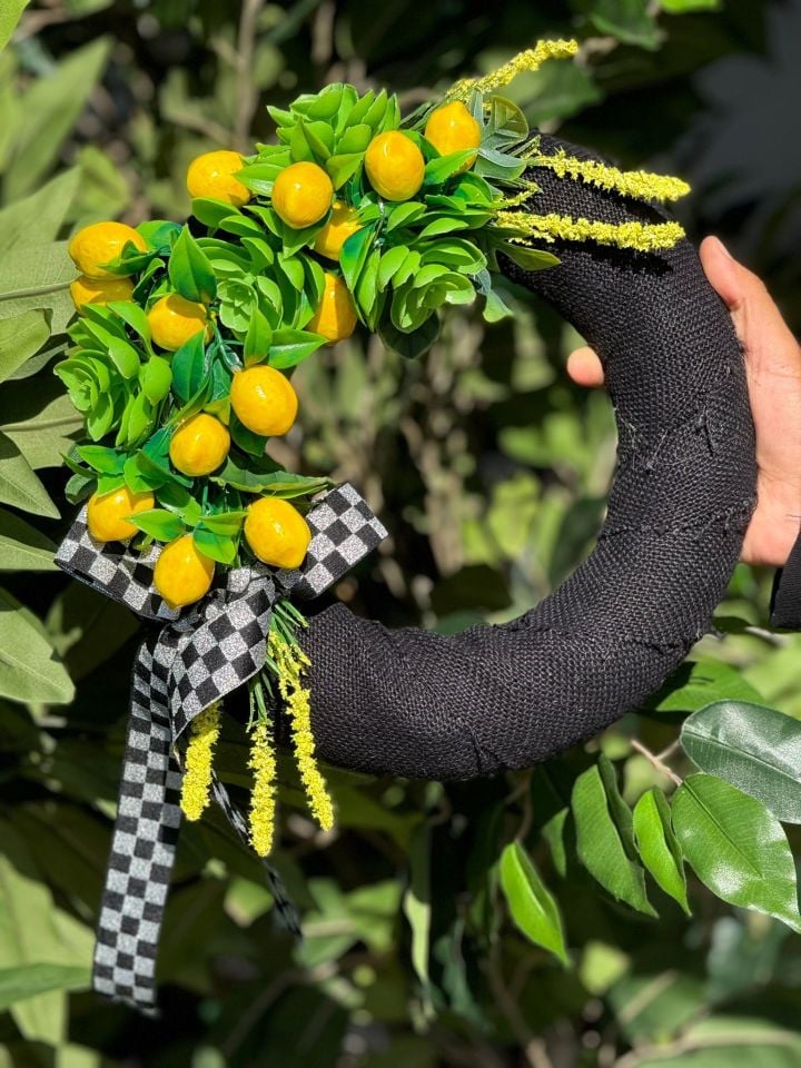 Yapay Çiçekli Kapı Süsü No:3