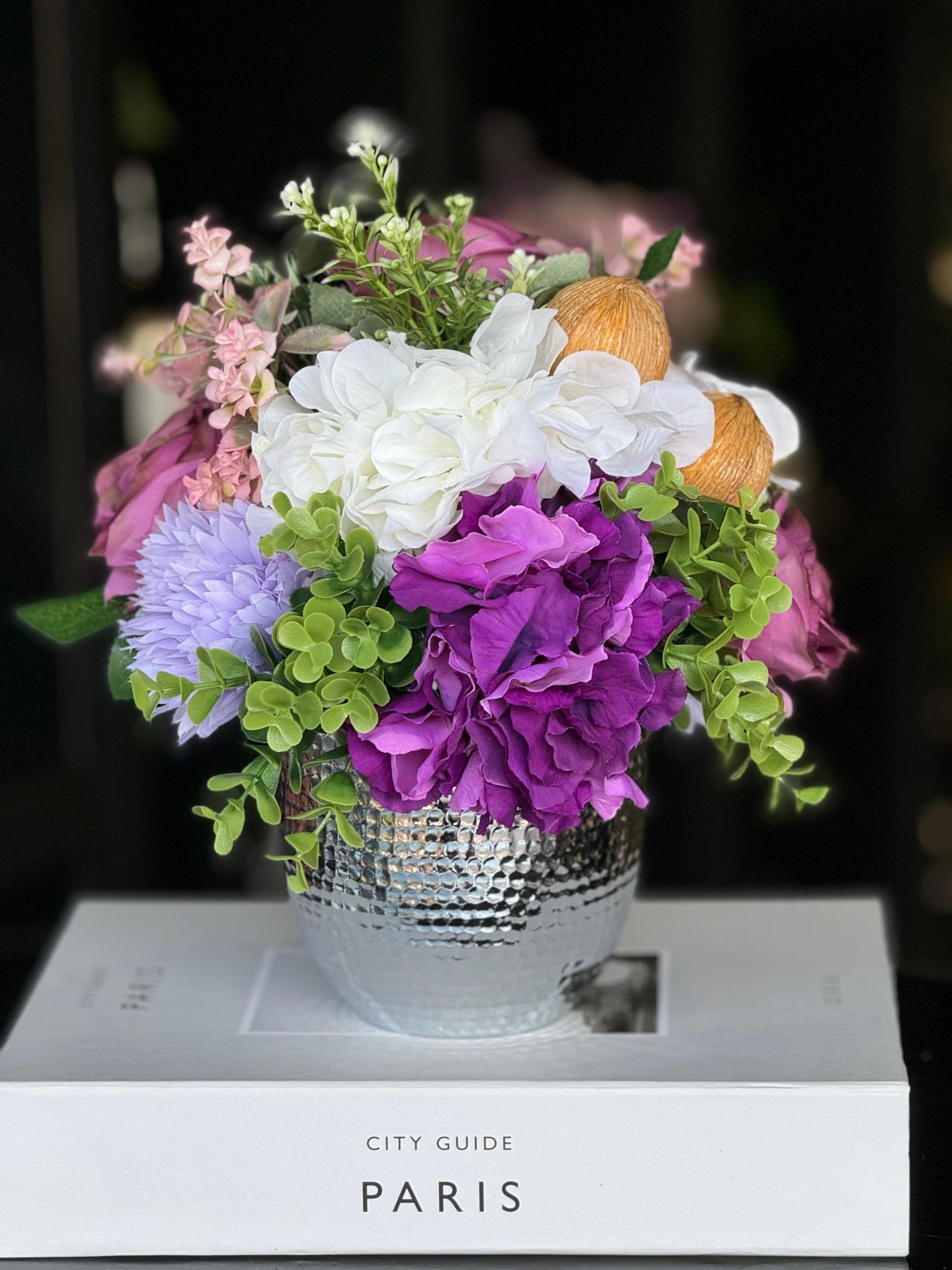 Yapay Güllü Gümüş Dövmeli Vazo No:2